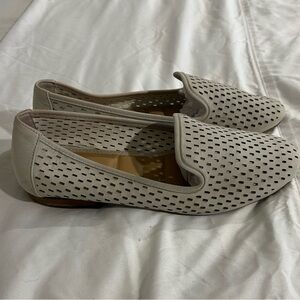 Me Too women’s size 9.5 off white slip on flats.